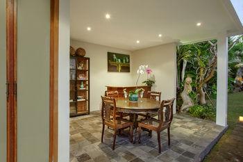 & Vespa 2 Guest house Seminyak (Bali)
